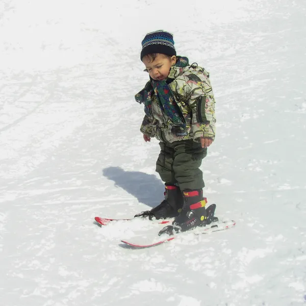 Ronin Russwurm beim Schifahren