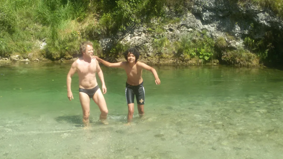 Ronin Russwurm baden in der Erlaufschlucht 2015